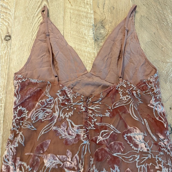 Lulus Katrin Mauve Burnout Velvet Floral Print Midi Dress medium - Picture 6 of 8